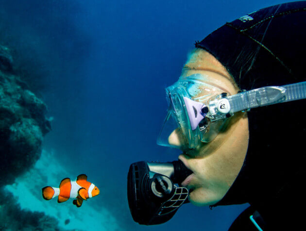 bien-être-jeune plongeurs face a nemo